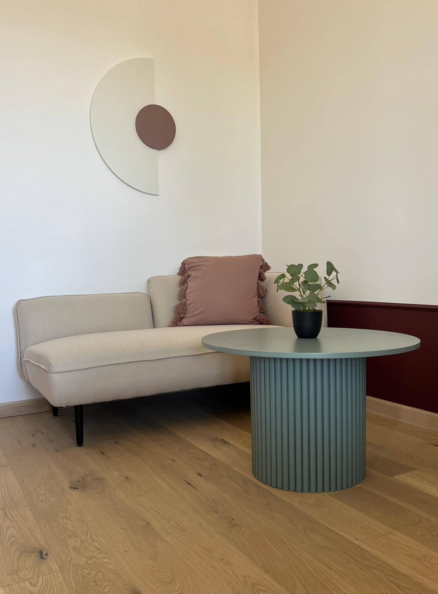 
                  
                    round fluted coffee table in dirty green Ø 70 cm
                  
                