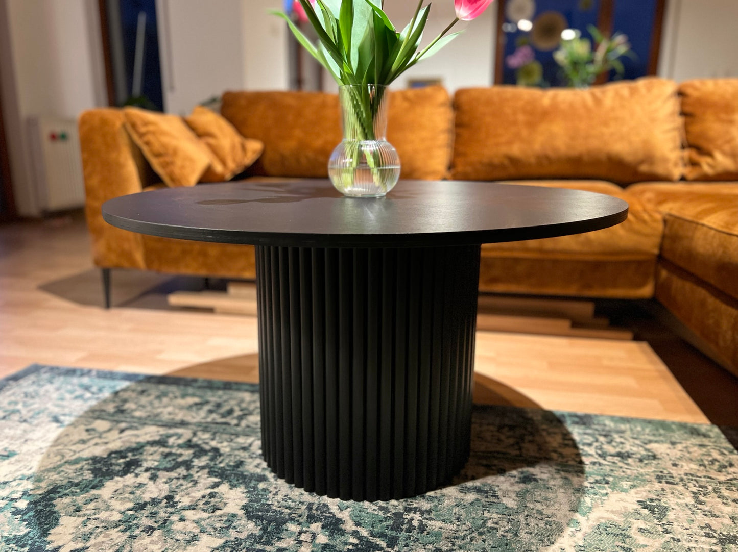 
                  
                    black classic round fluted coffee table Ø 80 cm
                  
                