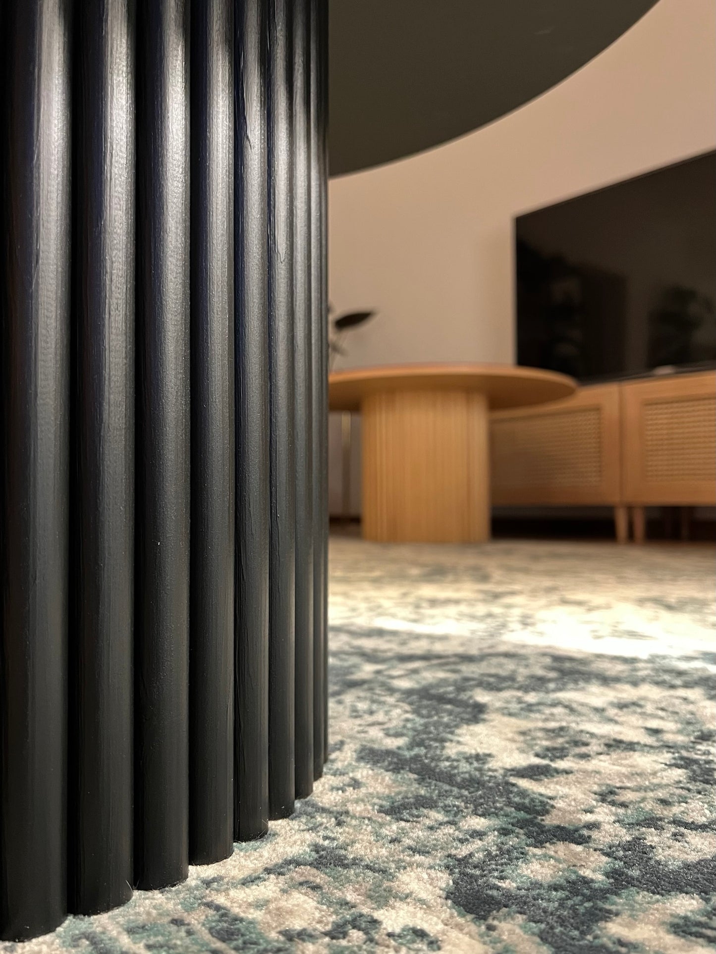 
                  
                    black classic round fluted coffee table Ø 80 cm
                  
                