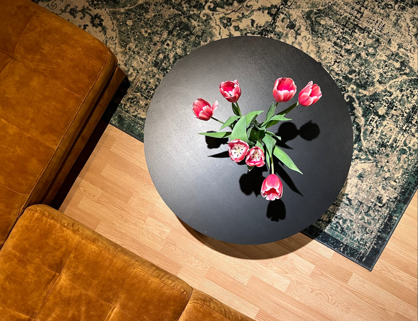 
                  
                    black classic round fluted coffee table Ø 80 cm
                  
                