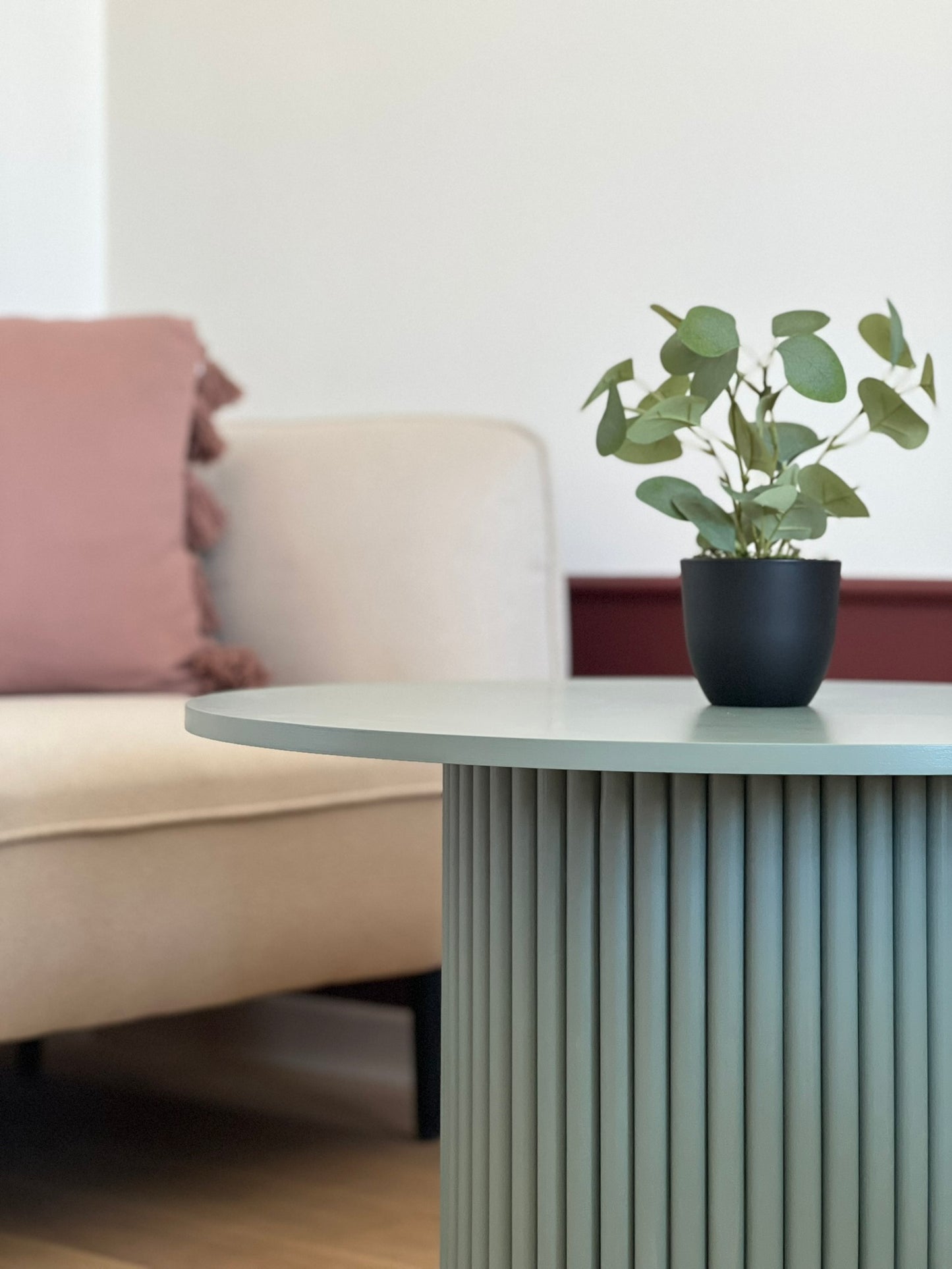 
                  
                    round fluted coffee table in dirty green Ø 70 cm
                  
                