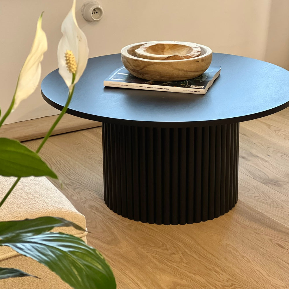 
                  
                    low black round fluted coffee table  Ø 70 cm
                  
                