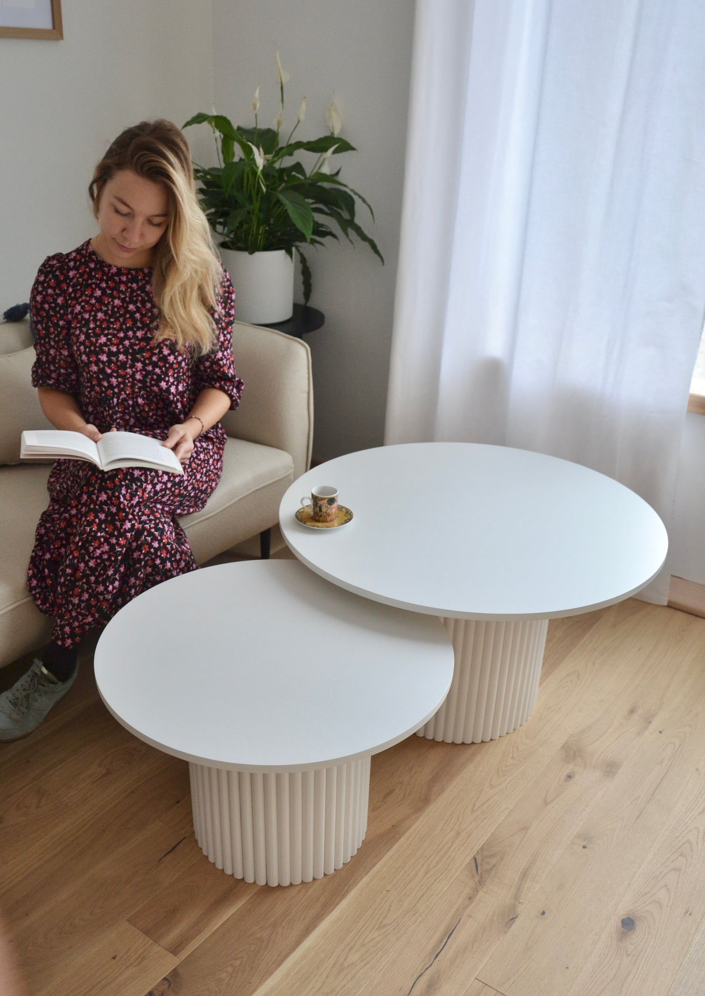 
                  
                    set of two round fluted coffee tables in plain white Ø 80 & Ø 60 cm
                  
                
