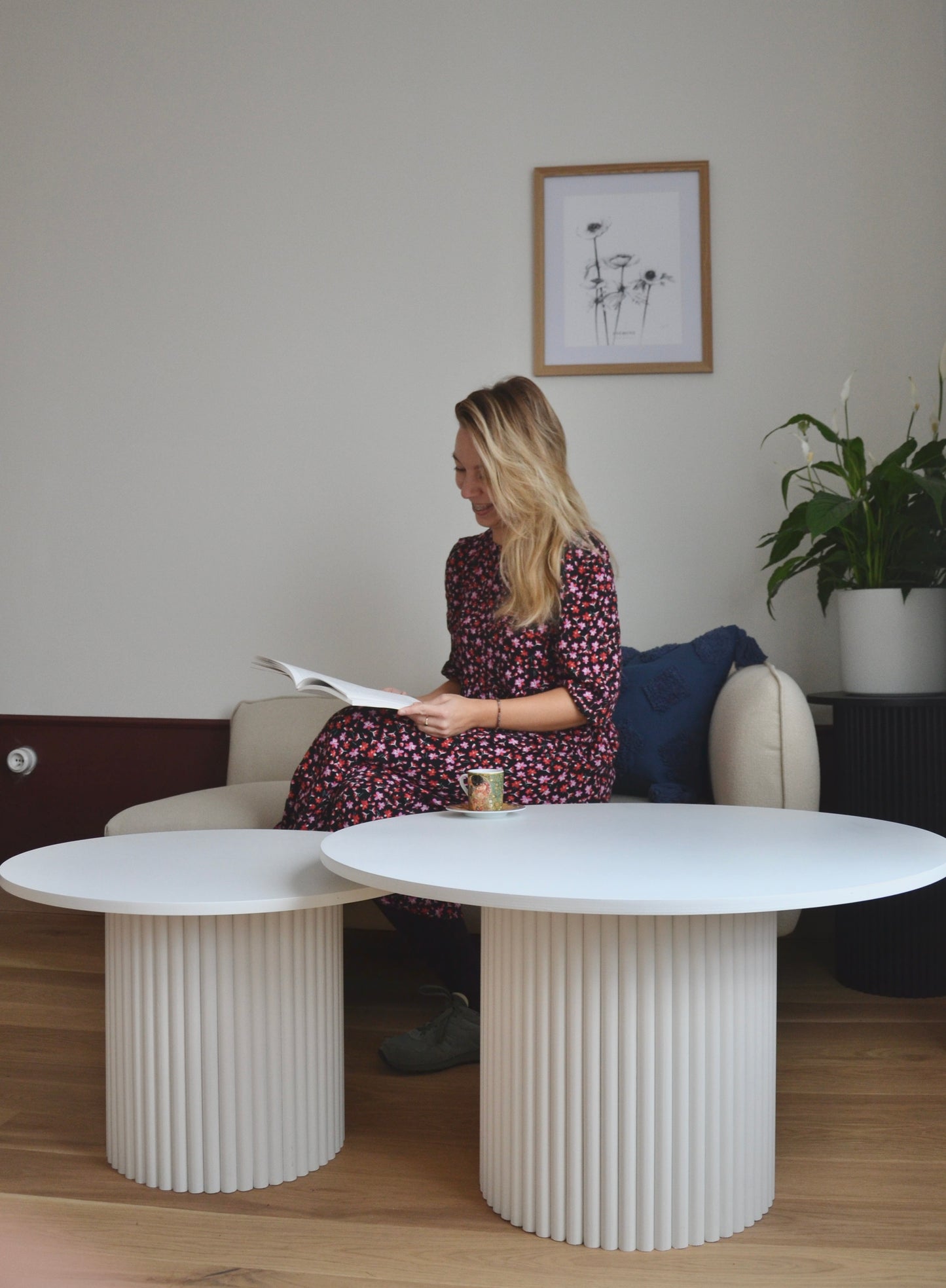 
                  
                    set of two round fluted coffee tables in plain white Ø 80 & Ø 60 cm
                  
                
