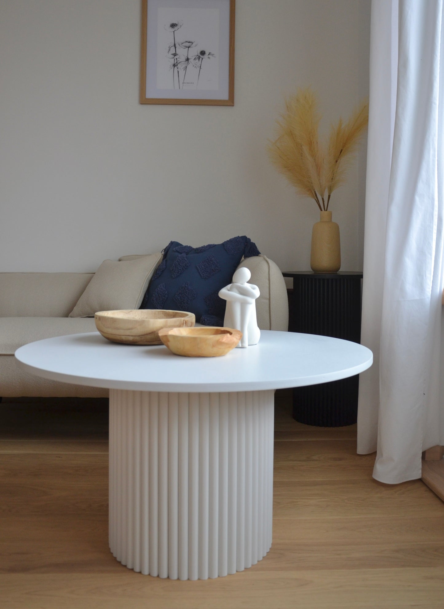 
                  
                    round fluted coffee table in plain white Ø 80 cm
                  
                
