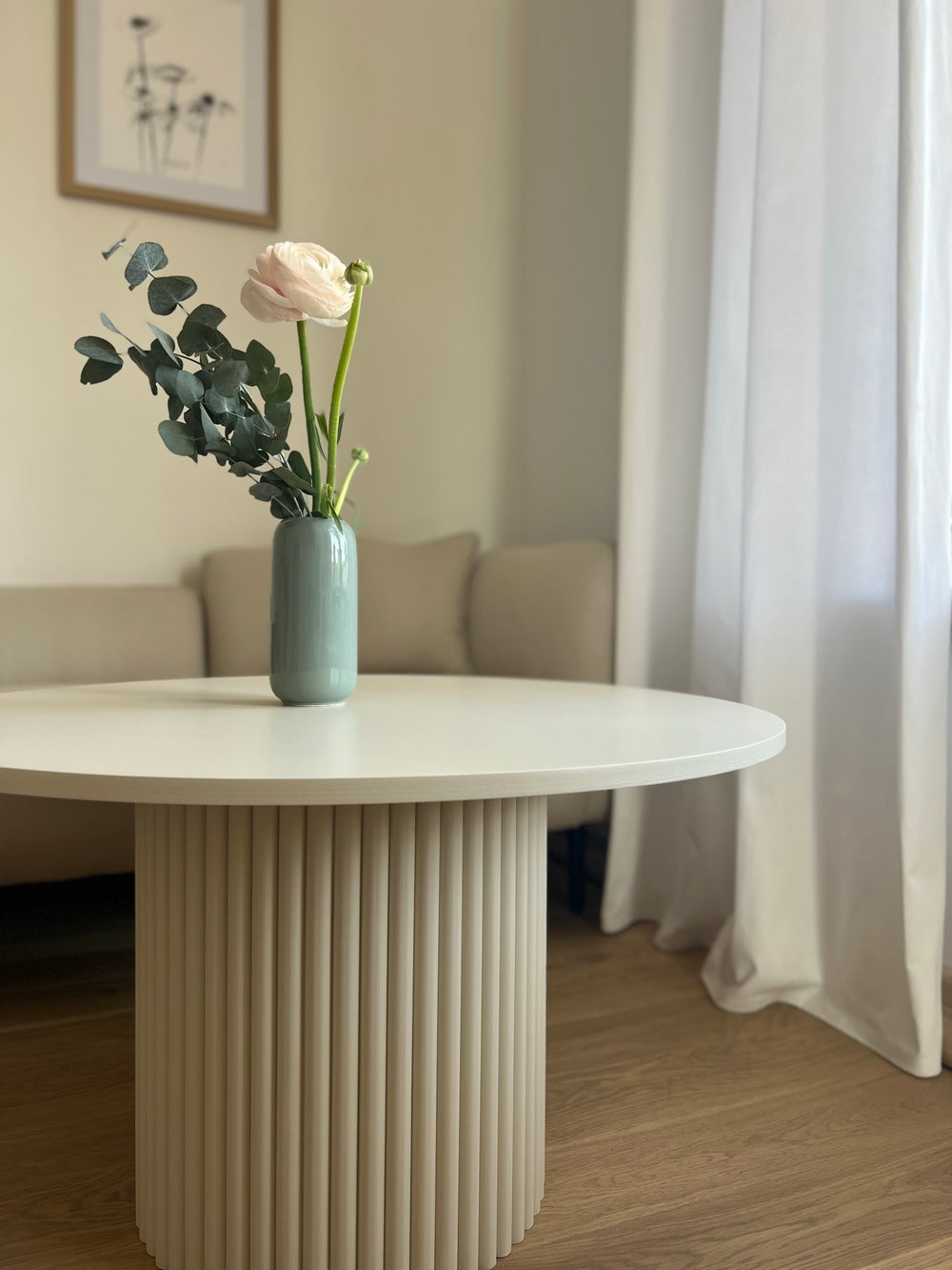round fluted coffee table in light beige Ø 80 cm