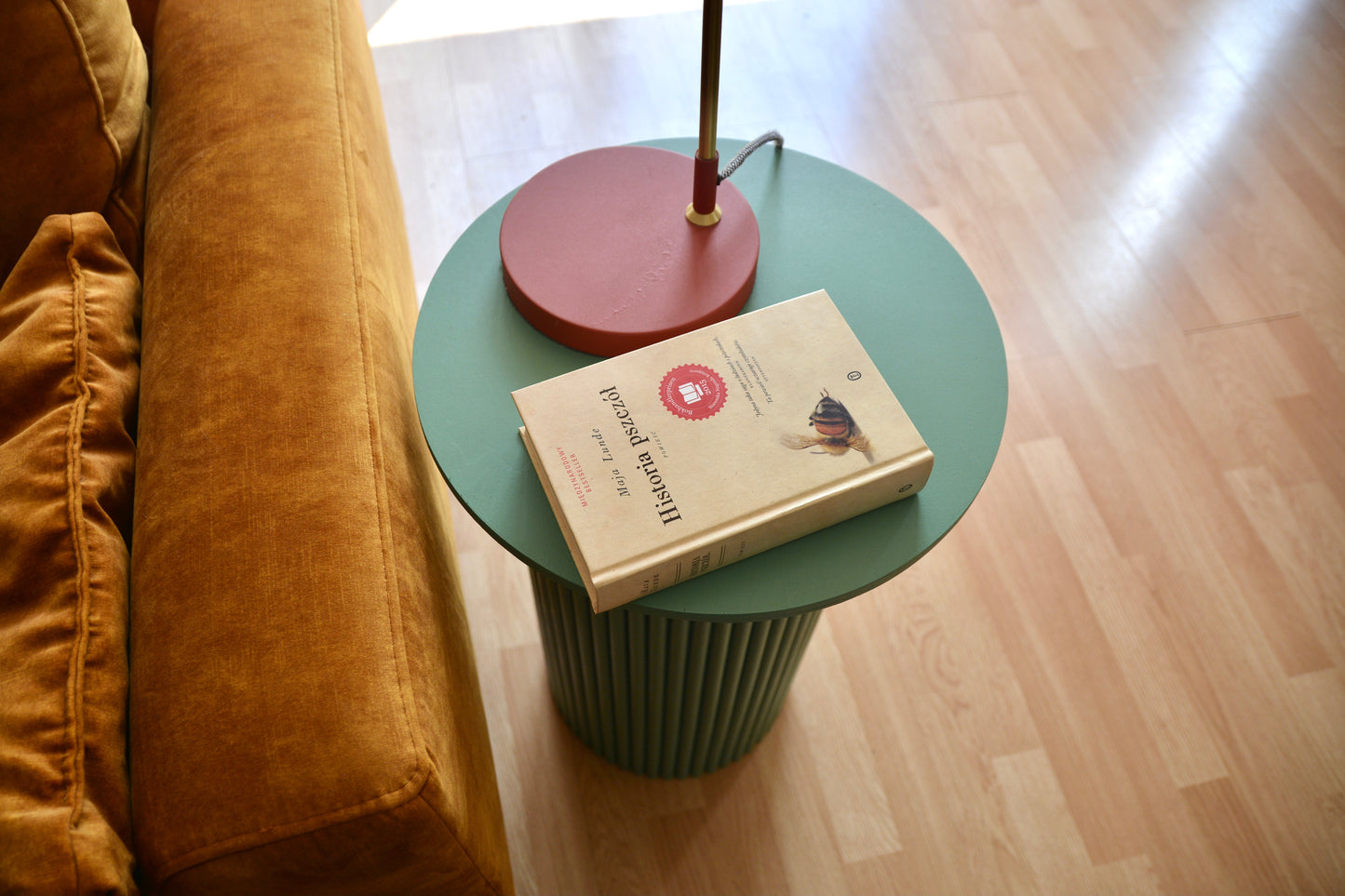 
                  
                    round and fluted bedside table in green
                  
                