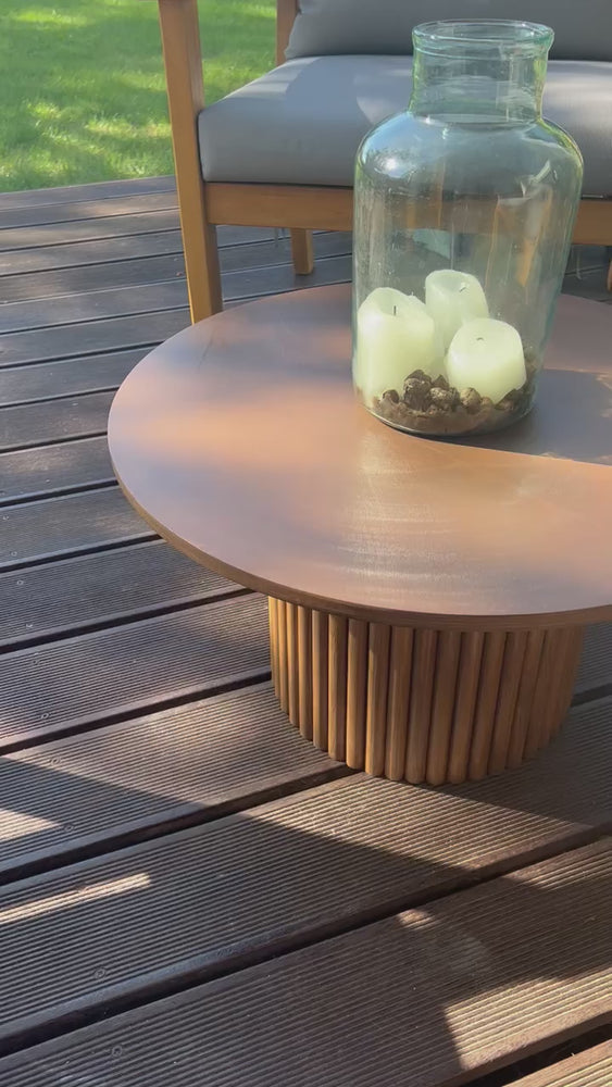 
                  
                    Load and play video in Gallery viewer, small round wooden coffee table on fluted pedestal Ø 60 cm H: 40 cm
                  
                