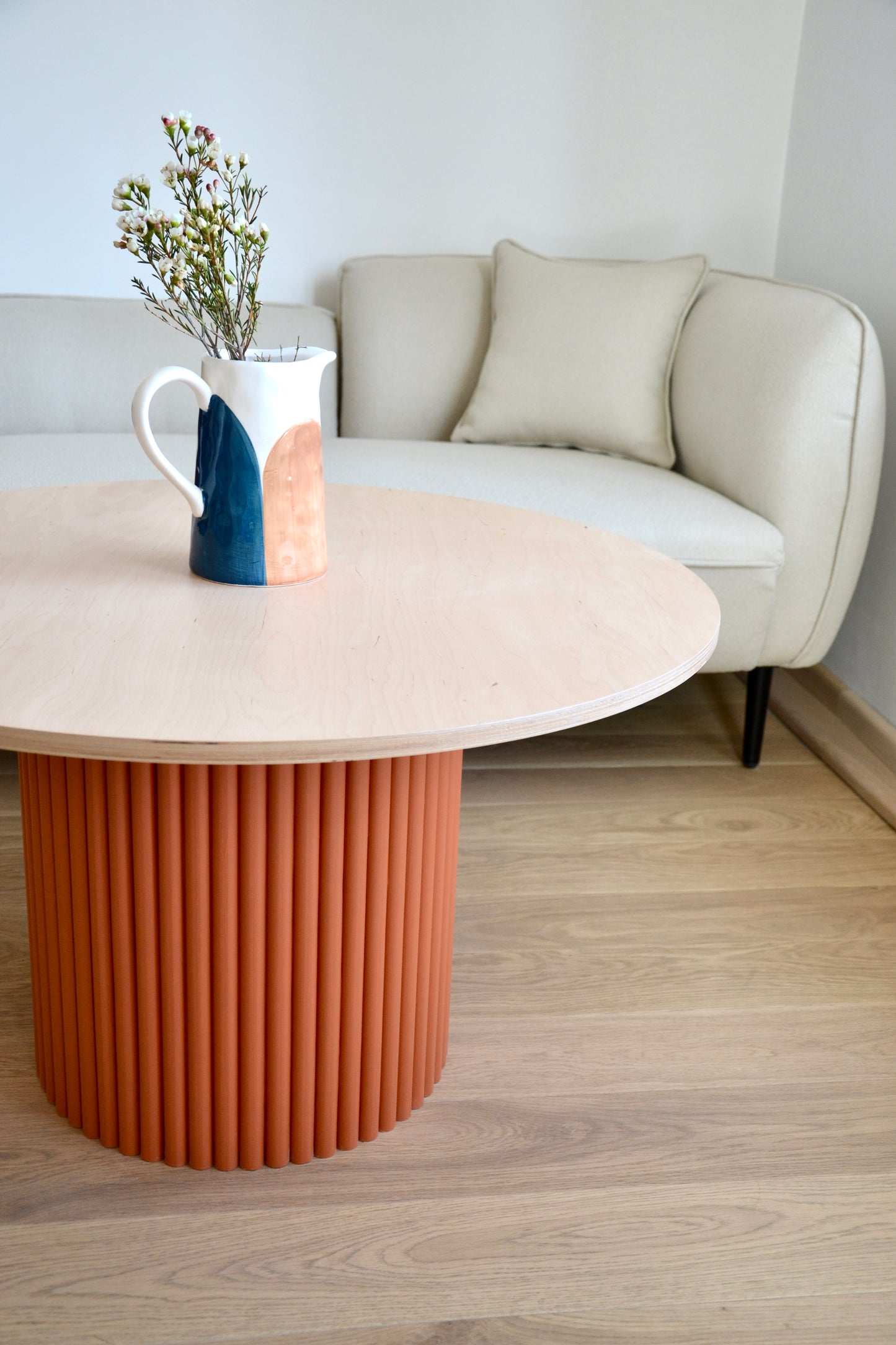 
                  
                    two-colored round fluted coffee table terracotta/natural wood Ø 80 cm
                  
                
